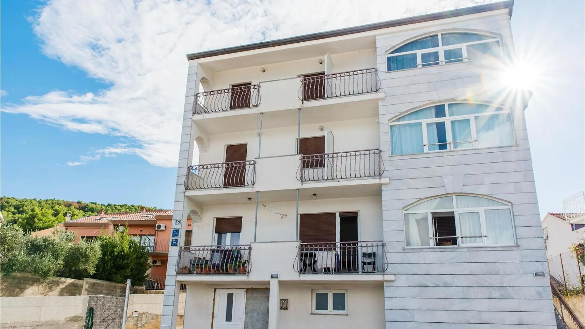Gorgeous Apartment In Slatine With House Sea View