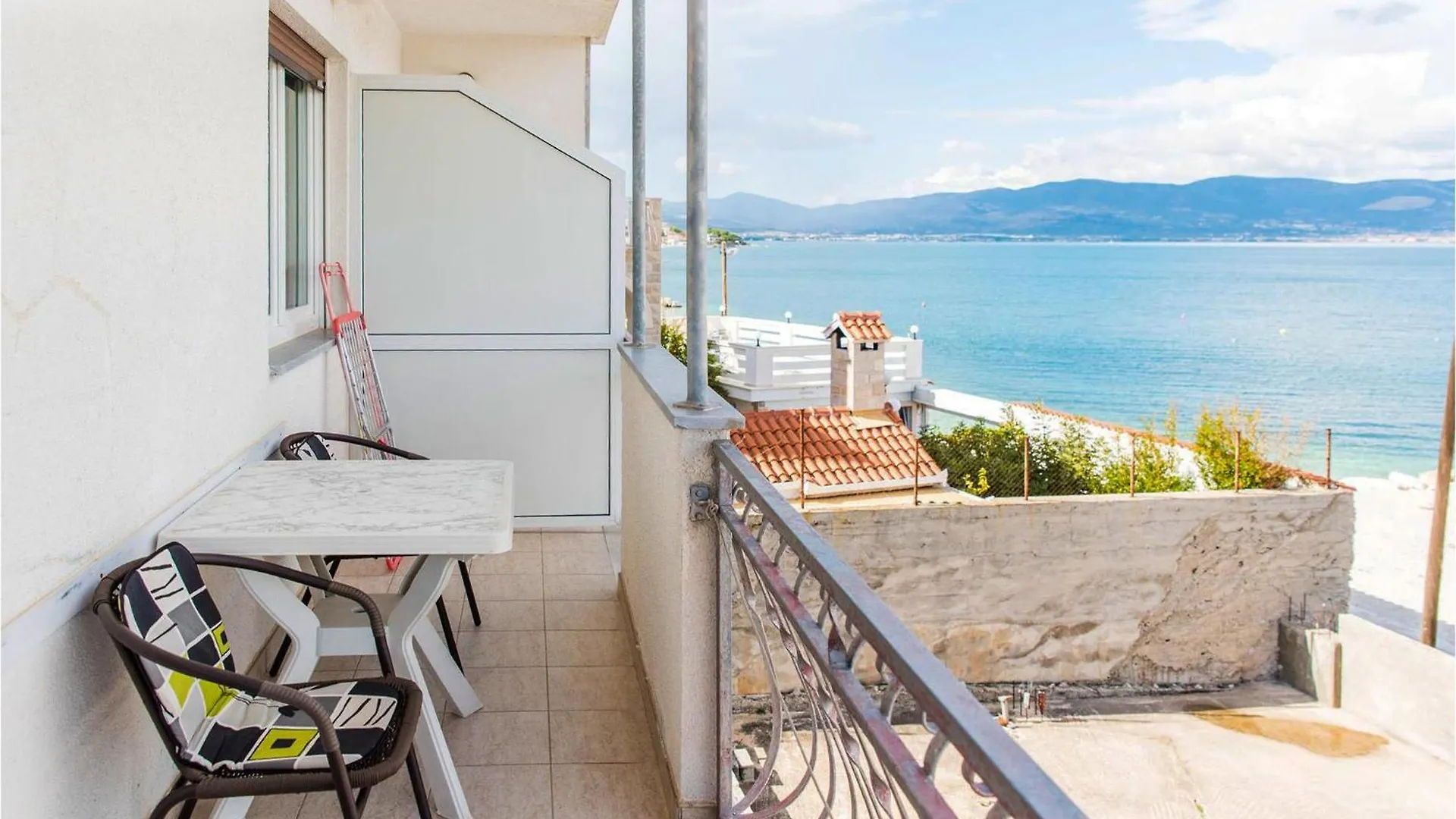 Gorgeous Apartment In Slatine With House Sea View